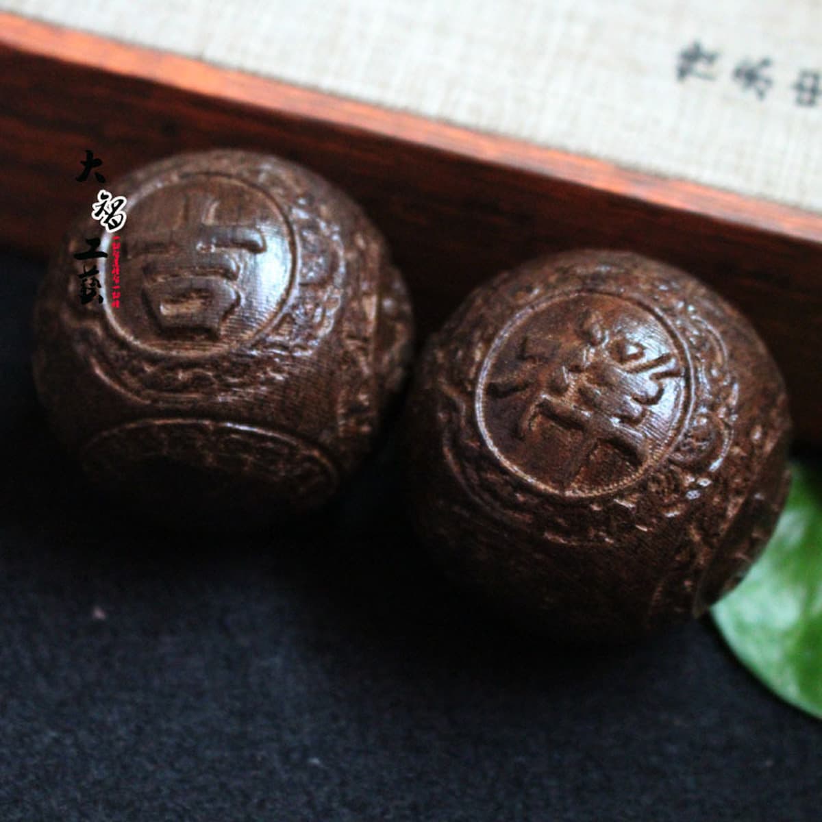 Оптовая Продажа с фабрики Вьетнам натуральный agarwood благоприятный фитнес-мяч agarwood украшения ремесла ручки штук