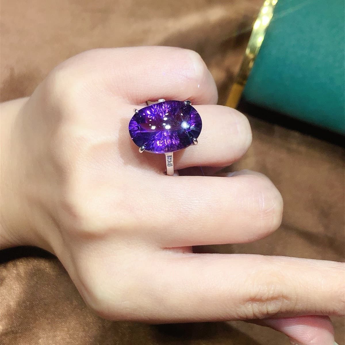 Натуральное большое кольцо с кристаллом аметиста, серебро S925, роскошная инкрустация натуральными цветными камнями, готовый...