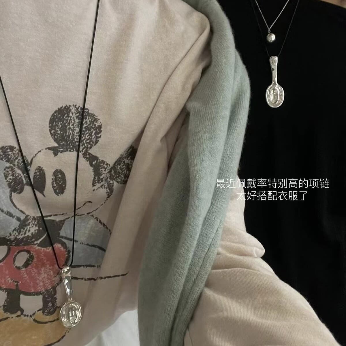 Простой дикий Rs черная веревка с ремешком длинное ожерелье женщина регулируемая кожаная веревка ложка стиль ключицы цепи